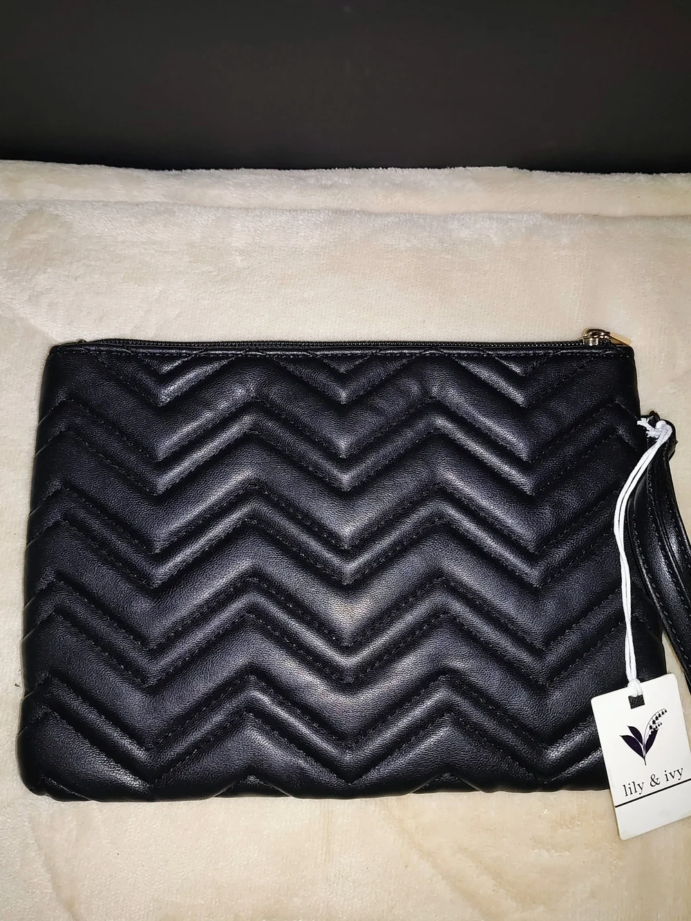 Lily & Ivy Black Quilted Chevron Wristlet Clutch